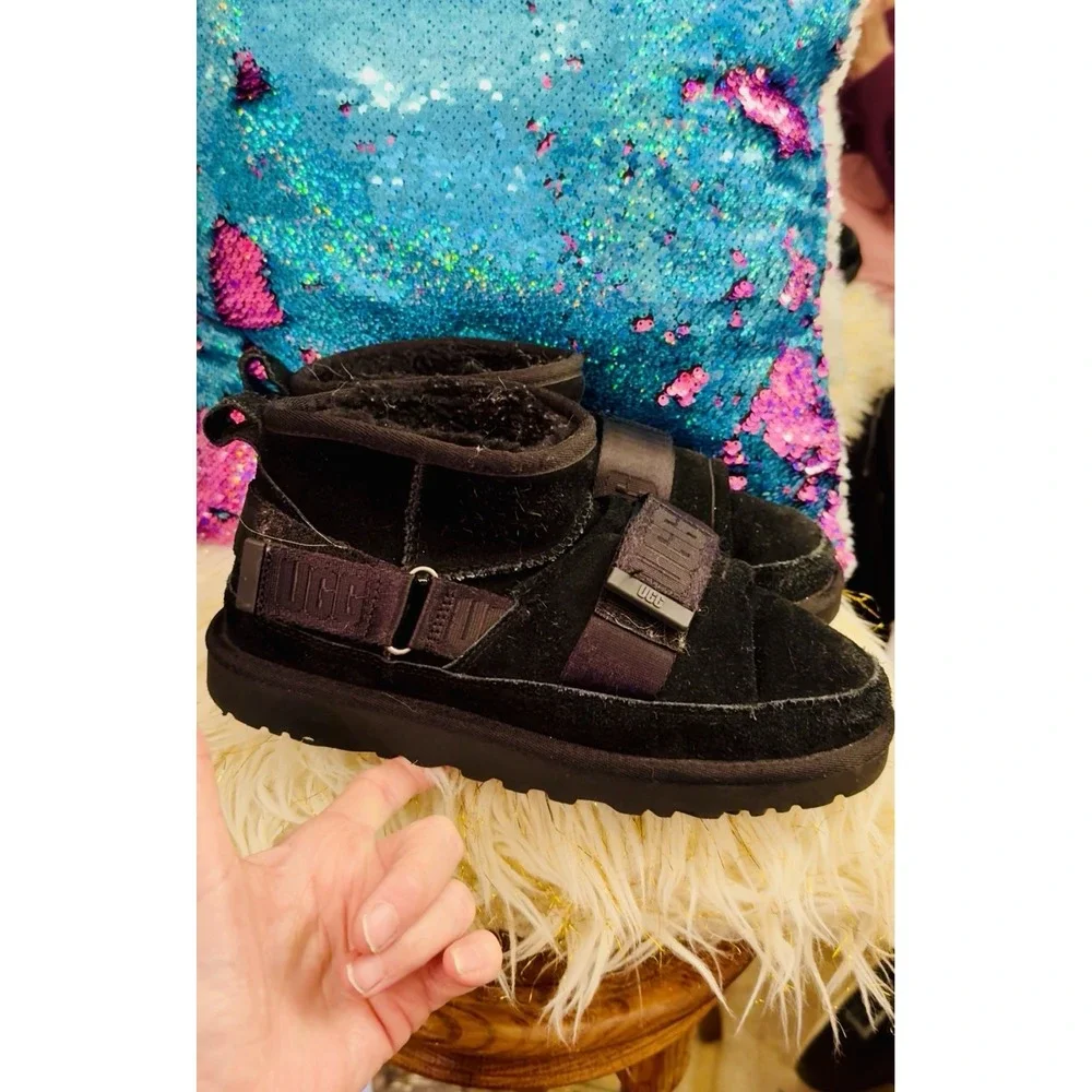 UGG Women's Classic Ultra Mini Hybrid Black Snow Boots - Size 8